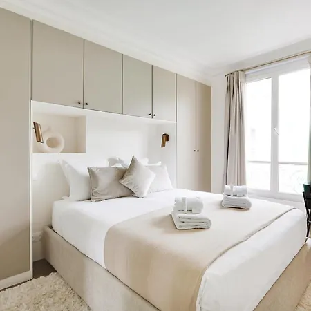 Pick A Flat's In Saint-germain - Rue De Sevres Parijs